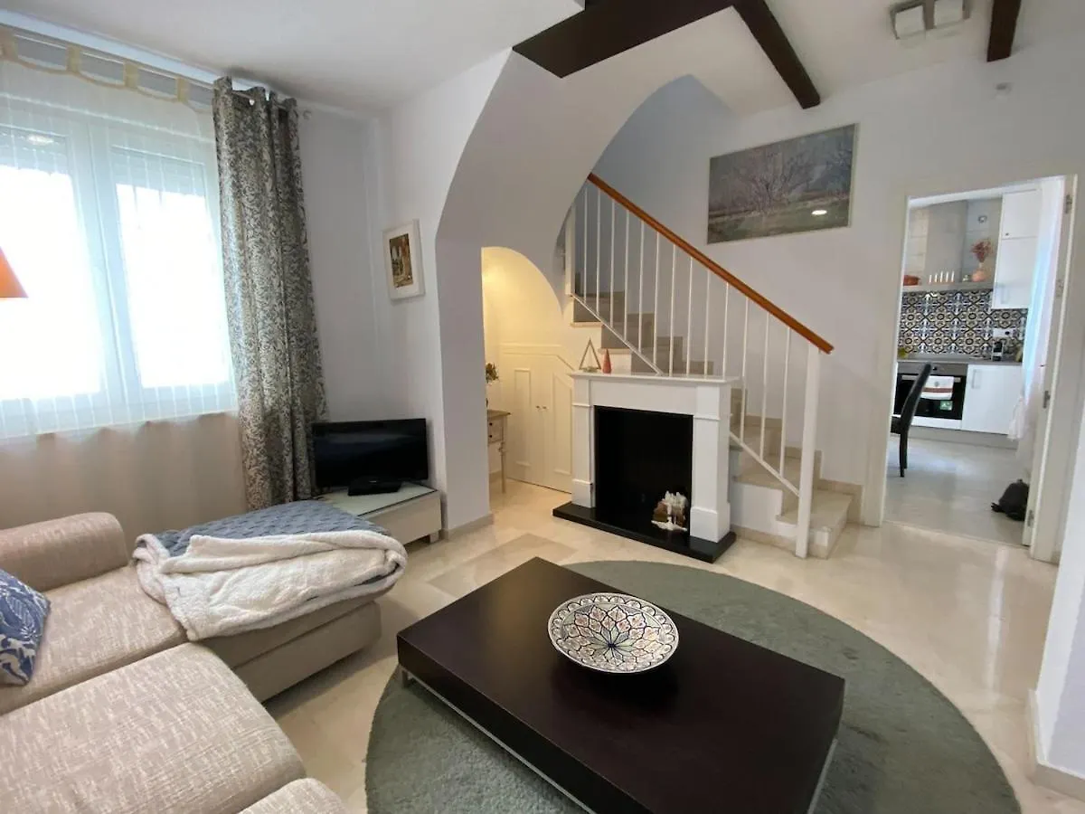 Beautiful Apartment In Triana, Sevillarooms 0*, Seville