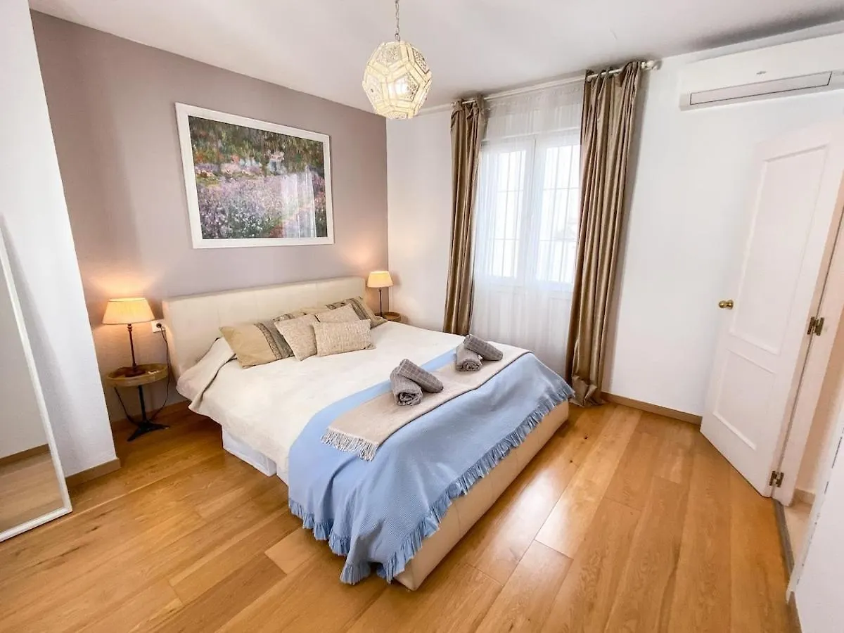Beautiful Apartment In Triana, Sevillarooms