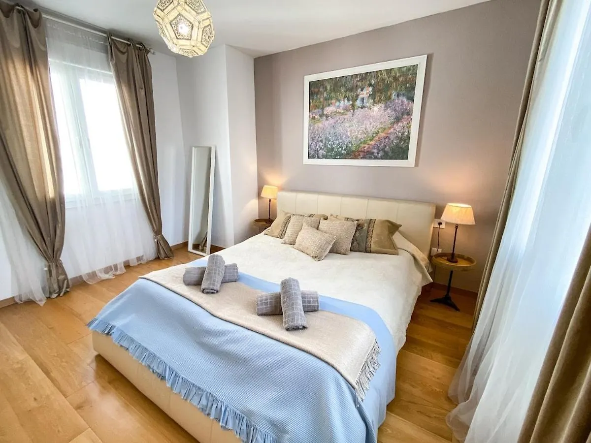 Beautiful Apartment In Triana, Sevillarooms