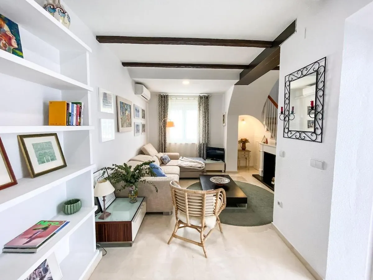 Beautiful Apartment In Triana, Sevillarooms